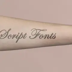Ein Arm mit einem Tattoo-Schriftzug "Script Fonts". Diese elegante Schriftart eignet sich perfekt für Namen-Tattoos.