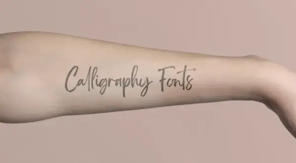 Ein Arm mit dem Schriftzug "Calligraphy Fonts" als feine Fineline-Tattoo.
