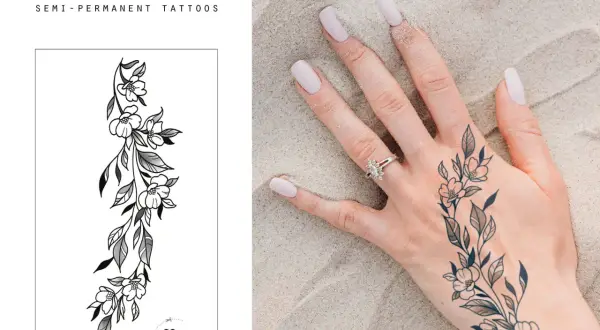 Ein zartes Tattoo mit einer Blumenranke ziert den Handrücken. Dieses kleine, filigrane Kunstwerk passt perfekt zum Sommer.