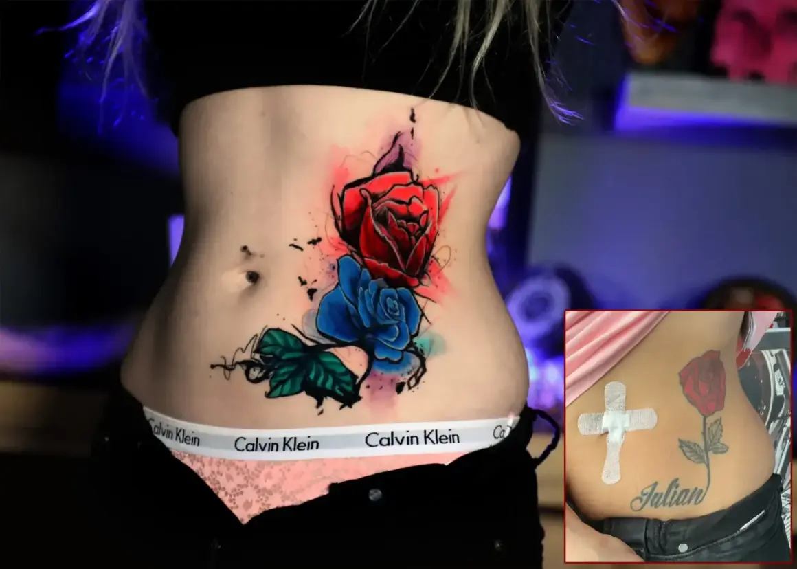 Bauch-Tattoo mit roten und blauen Rosen. Ein kleineres Bild zeigt ein älteres Tattoo mit einer Rose und dem Namen "Julian", das mit einem Kreuz aus Pflastern abgedeckt ist. Zeit ist Geld Tattoo.