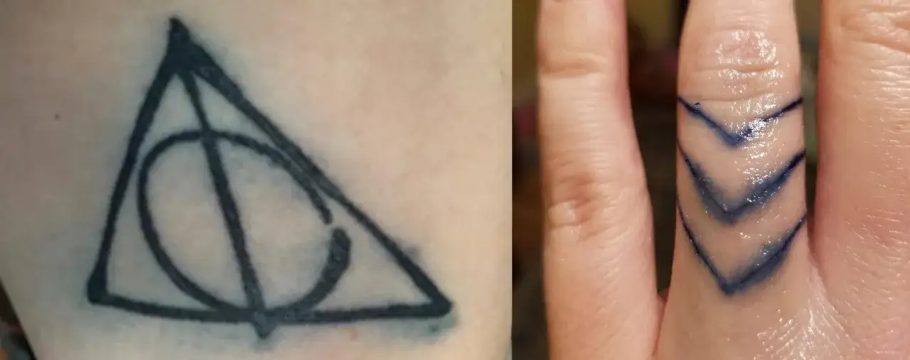 Zwei T&auml;towierungen: links das Todeszeichen, rechts Pfeile am Finger. Beide zeigen Anzeichen von Tattoo Blowout.