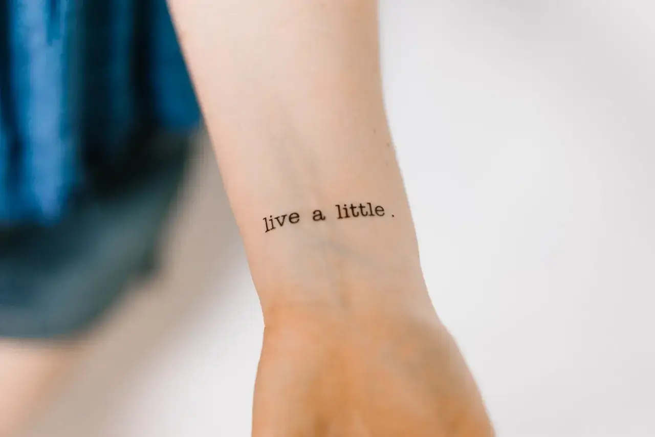 Ein Tattoo mit der Aufschrift