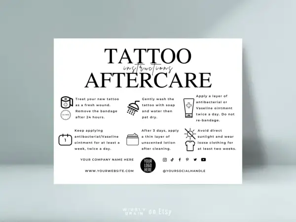 Anleitung zur Nachsorge für grafische Tattoos: Waschen, eincremen, Sonne meiden. So bleibt dein neues Kunstwerk schön.